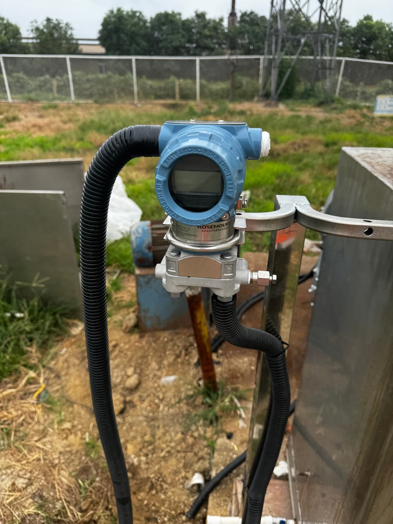 Supplied field photograph of a pressure transmitter (IMG_2046); instrument schedules and calibration records establish range and duty.