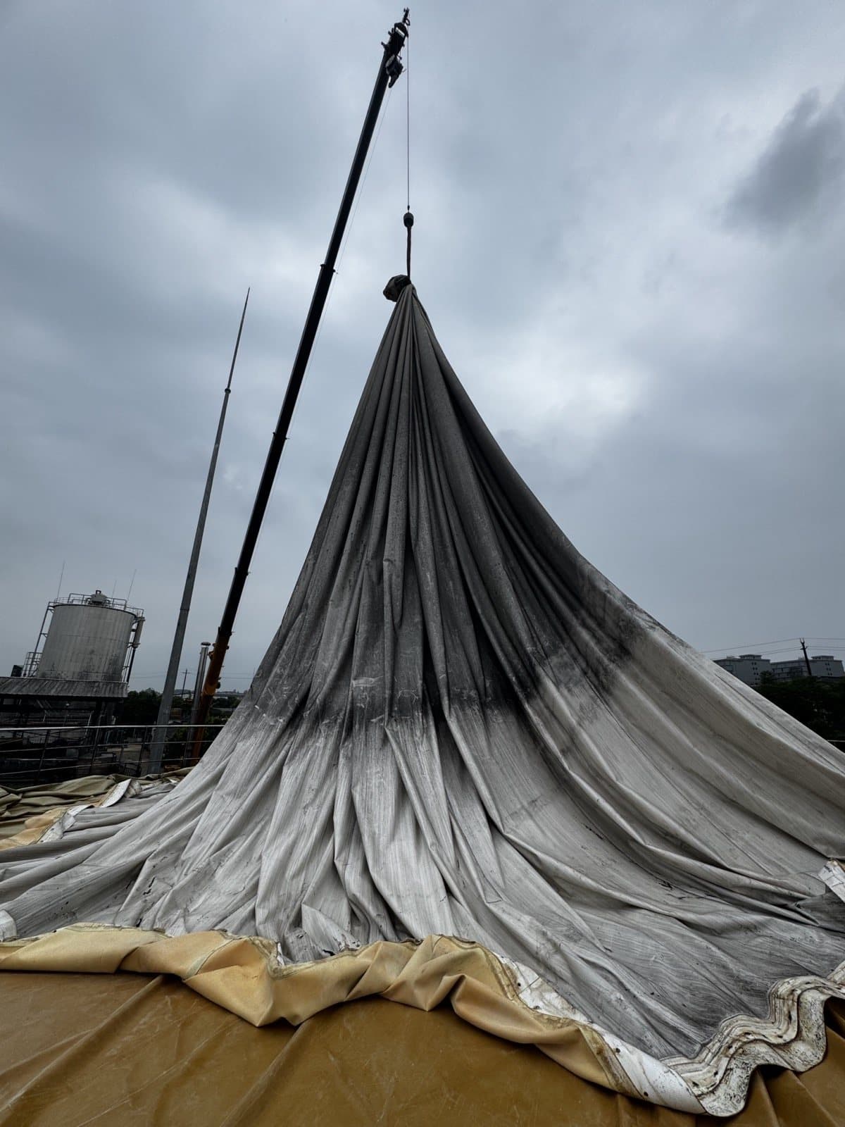 Existing outer membrane gathered and lifted under control