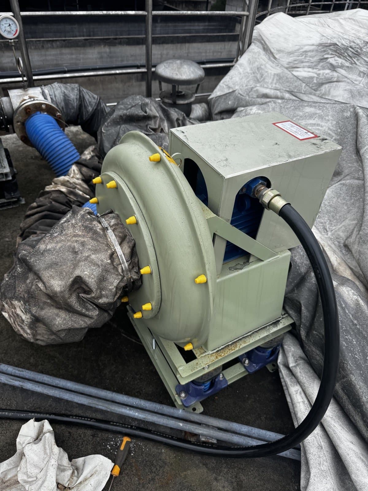 Support-air blower inspected on site
