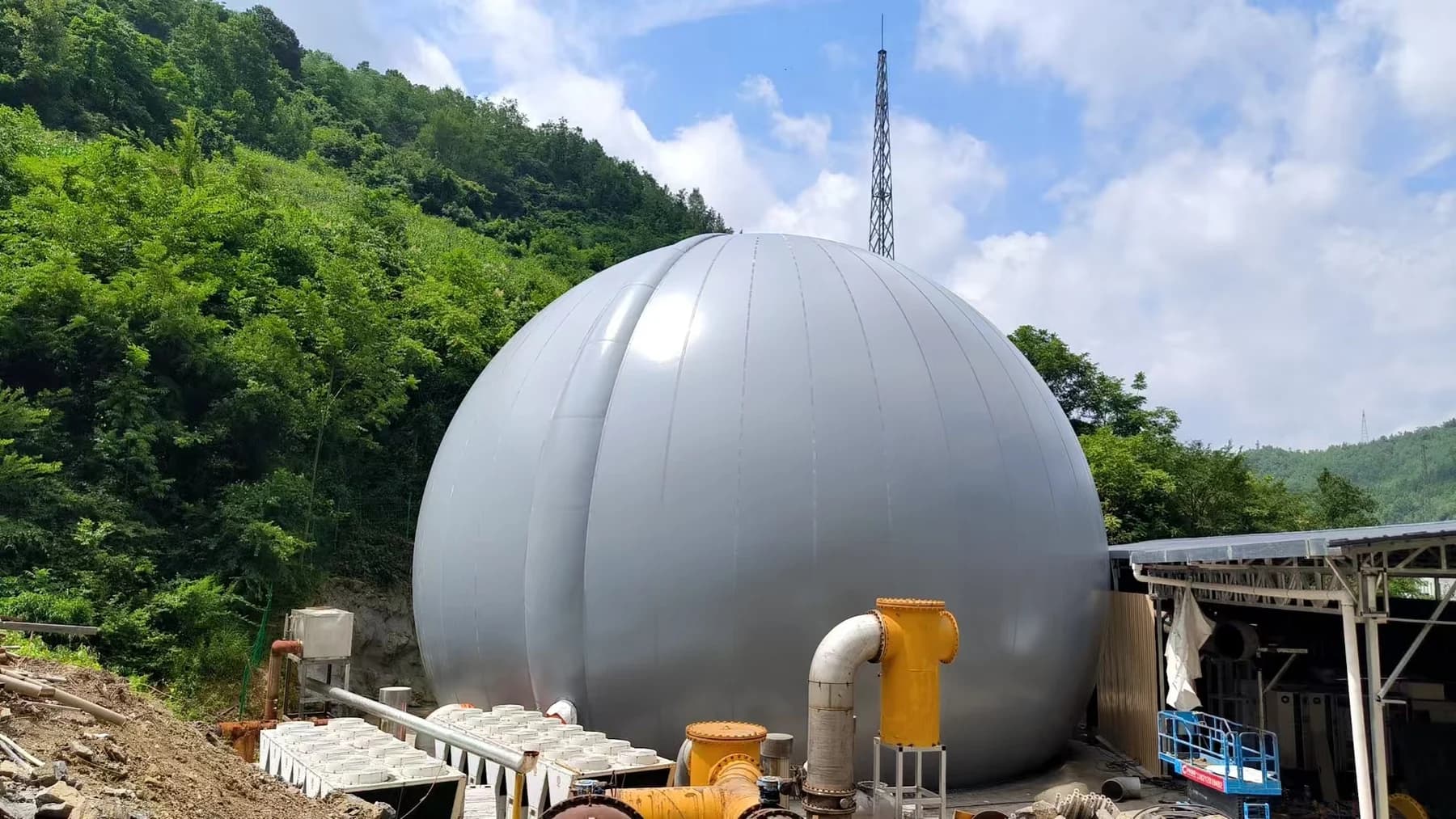 Ostjava, Indonesien · 3.000 m³ · Freistehender Doppelmembran-Gasspeicher
